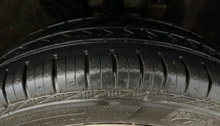 2019 Renault Kwid RXL, Petrol, Manual, 48,746 km, Right Front Tyre Tread