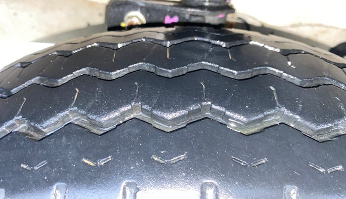 2021 Maruti Eeco 7 STR, Petrol, Manual, 11,325 km, Left Front Tyre Tread