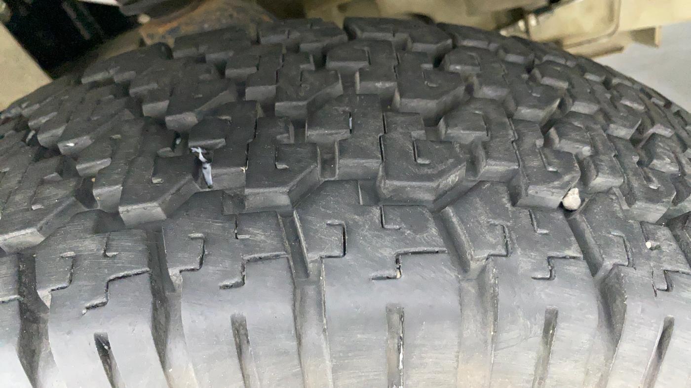 2022 Mahindra Bolero B6 (O), Diesel, Manual, 10,118 km, Left Front Tyre Tread