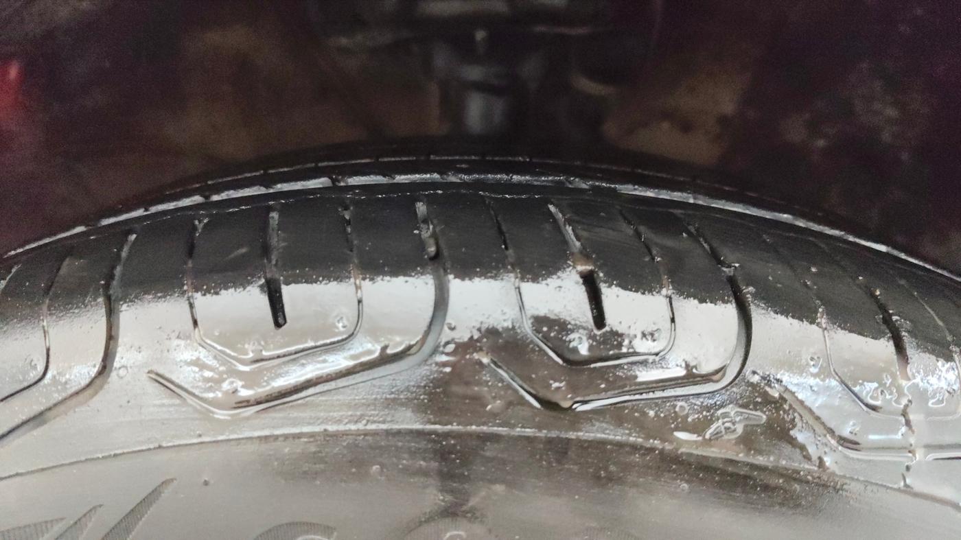 2019 Hyundai VENUE SX PLUS 1.0 TURBO DCT, Petrol, Automatic, 79,949 km, Right Front Tyre Tread
