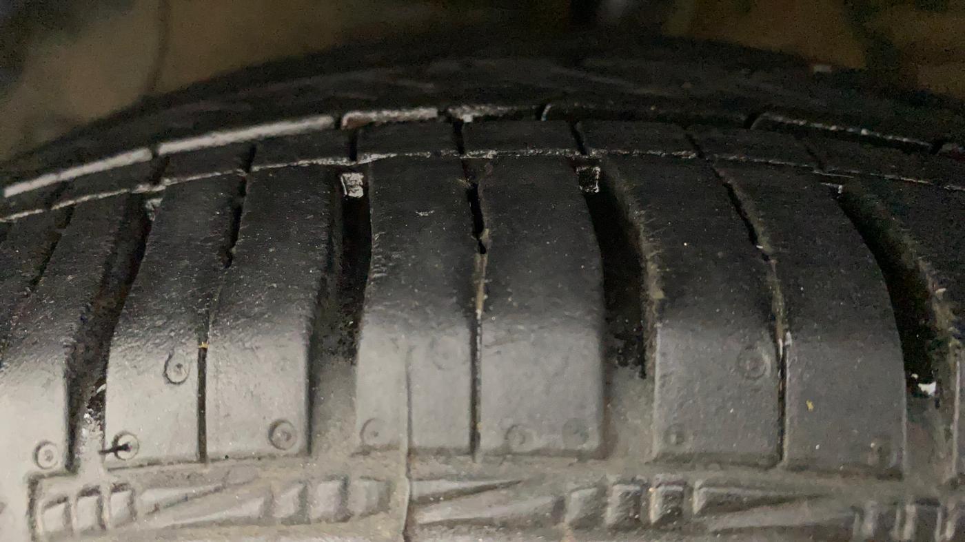 2018 Hyundai Grand i10 SPORTZ (O) AT 1.2 KAPPA VTVT, Petrol, Automatic, 23,372 km, Left Front Tyre Tread