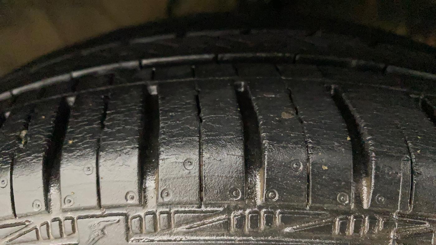 2018 Hyundai Grand i10 SPORTZ (O) AT 1.2 KAPPA VTVT, Petrol, Automatic, 23,372 km, Right Front Tyre Tread