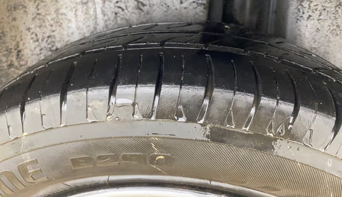 2016 Maruti Ciaz VDI+ SHVS, Diesel, Manual, 1,15,424 km, Left Rear Tyre Tread