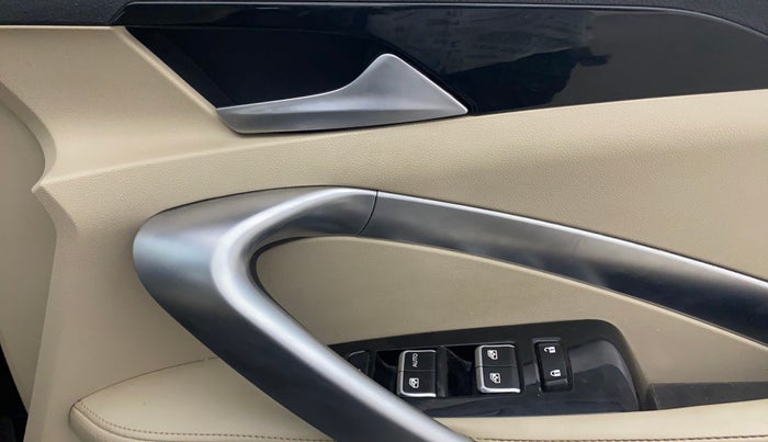 2021 MG HECTOR SHARP 1.5 PETROL CVT, Petrol, Automatic, 44,997 km, Driver Side Door Panels Control