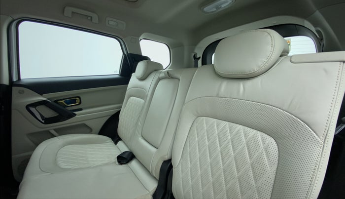 2022 Tata Safari XZA PLUS GOLD, Diesel, Automatic, 20,621 km, Right Side Rear Door Cabin