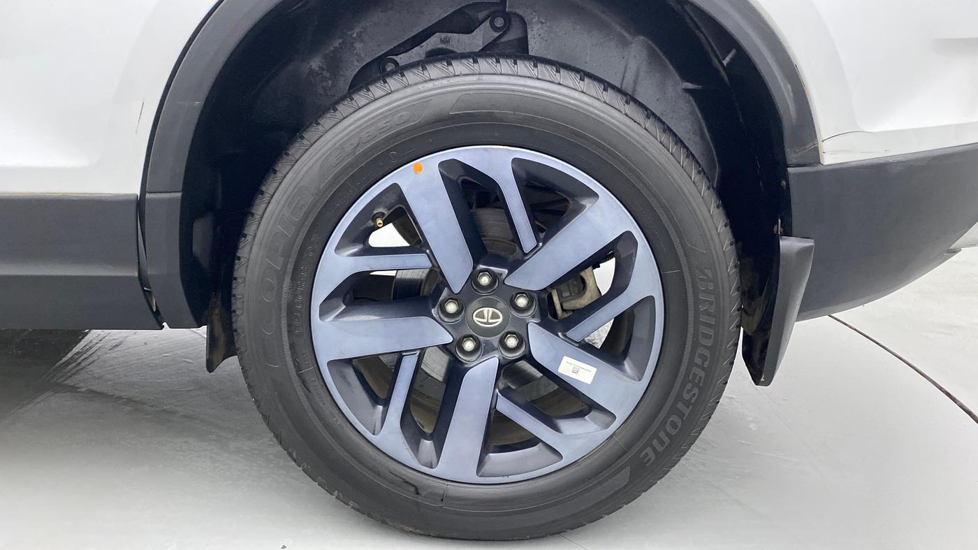 2022 Tata Safari XZA PLUS GOLD, Diesel, Automatic, 20,621 km, Left Rear Wheel