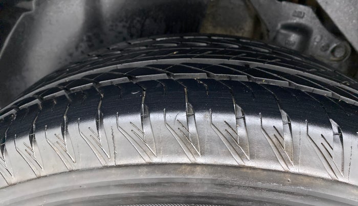 2022 Tata Safari XZA PLUS GOLD, Diesel, Automatic, 20,621 km, Right Rear Tyre Tread