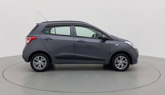 2017 Hyundai Grand i10 SPORTZ 1.2 KAPPA VTVT, Petrol, Manual, 30,438 km, Right Side View