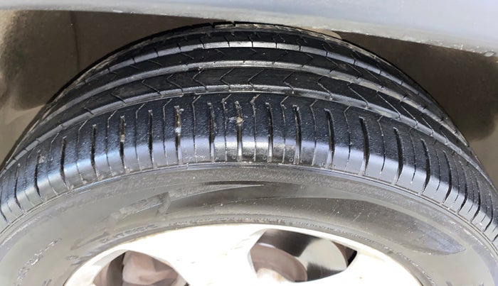 2018 Jeep Compass LIMITED 1.4 PETROL AT, Petrol, Automatic, 67,399 km, Left Front Tyre Tread