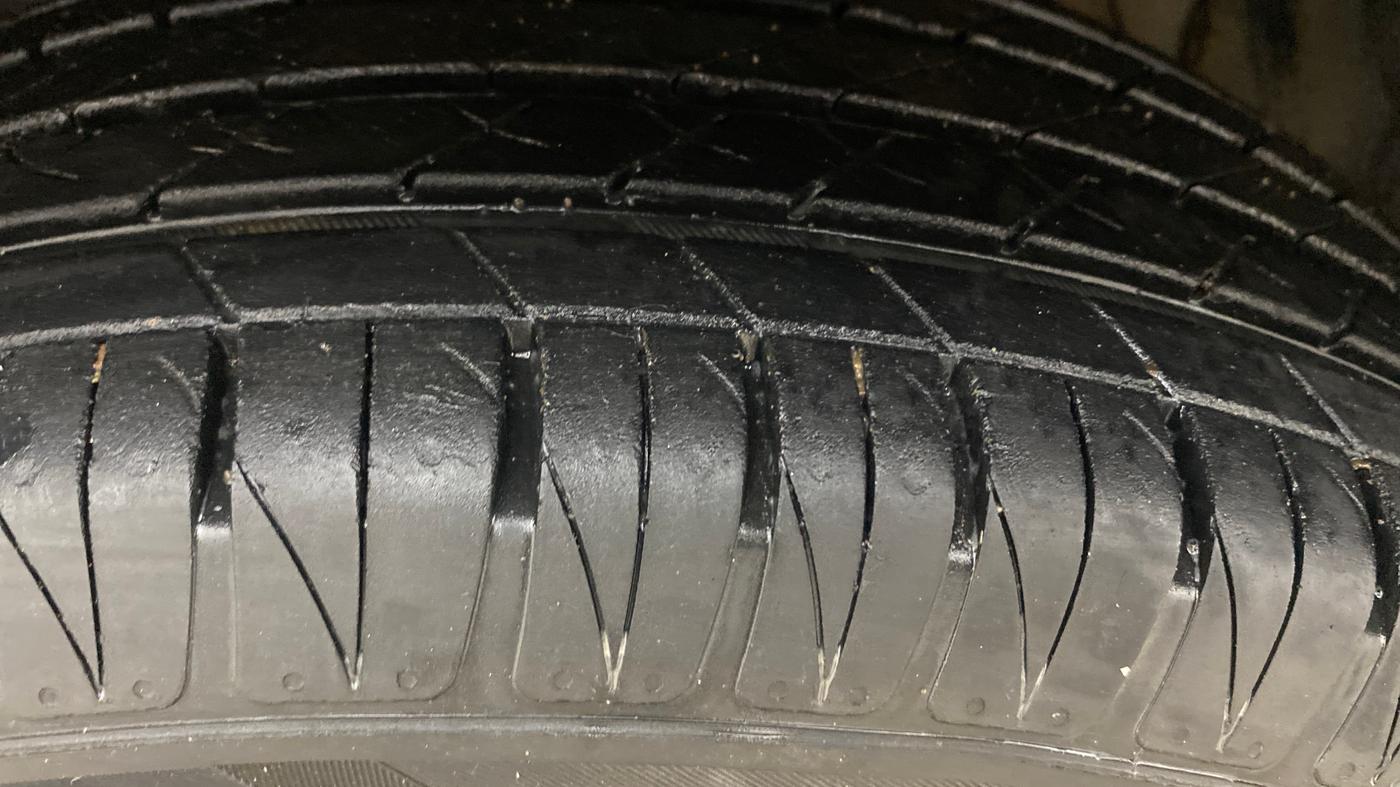 2021 Toyota URBAN CRUISER HIGH GRADE MT, Petrol, Manual, 1,00,845 km, Left Front Tyre Tread