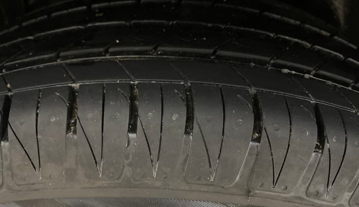 2021 Toyota URBAN CRUISER HIGH GRADE MT, Petrol, Manual, 1,00,845 km, Right Rear Tyre Tread