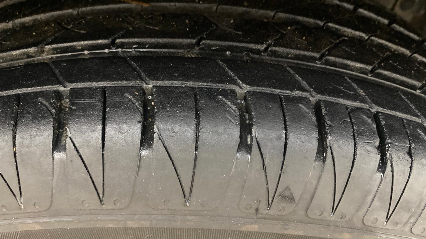 2021 Toyota URBAN CRUISER HIGH GRADE MT, Petrol, Manual, 1,00,845 km, Right Front Tyre Tread