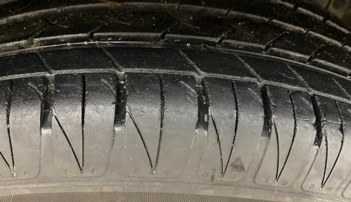 2021 Toyota URBAN CRUISER HIGH GRADE MT, Petrol, Manual, 1,00,845 km, Right Front Tyre Tread