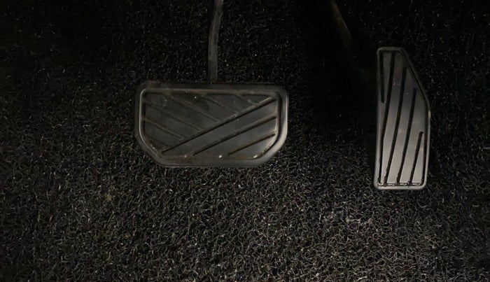 2018 Maruti Swift ZXI AMT, Petrol, Automatic, 44,372 km, Pedals