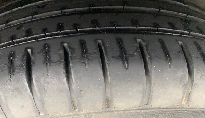 2018 Maruti Swift ZXI AMT, Petrol, Automatic, 44,372 km, Right Rear Tyre Tread