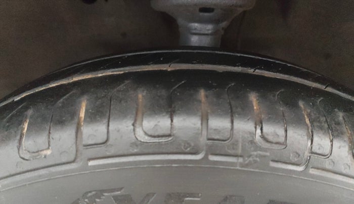 2015 Maruti Wagon R 1.0 LXI, Petrol, Manual, 64,833 km, Left Front Tyre Tread