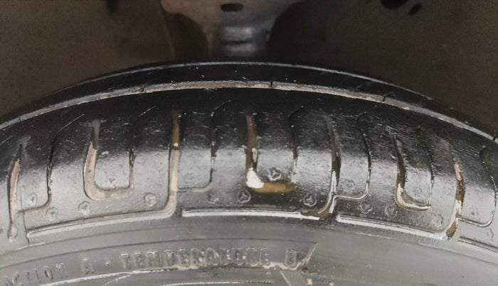 2015 Maruti Wagon R 1.0 LXI, Petrol, Manual, 64,833 km, Right Front Tyre Tread