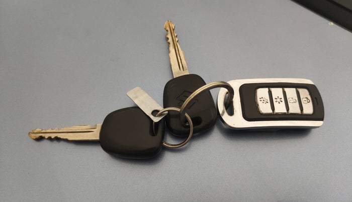 2015 Maruti Wagon R 1.0 LXI, Petrol, Manual, 64,833 km, Key Close Up