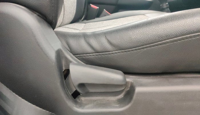 2015 Maruti Wagon R 1.0 LXI, Petrol, Manual, 64,833 km, Driver Side Adjustment Panel