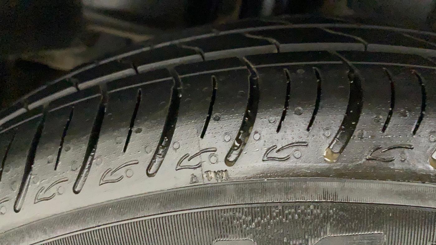 2015 Maruti Ciaz VXI+, Petrol, Manual, 1,09,884 km, Right Rear Tyre Tread