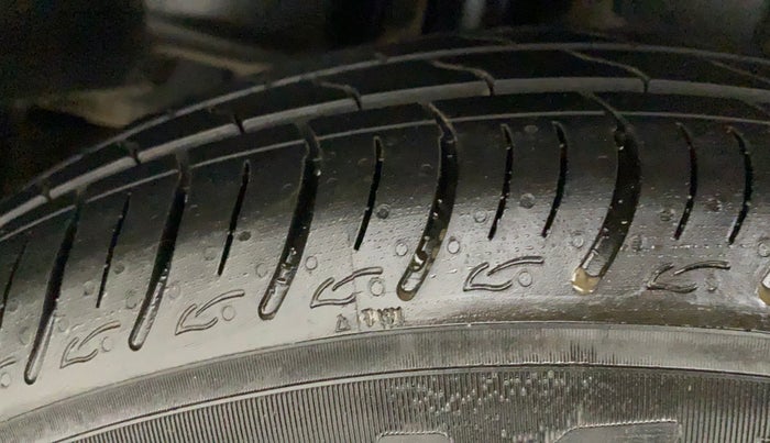 2015 Maruti Ciaz VXI+, Petrol, Manual, 1,09,884 km, Right Rear Tyre Tread