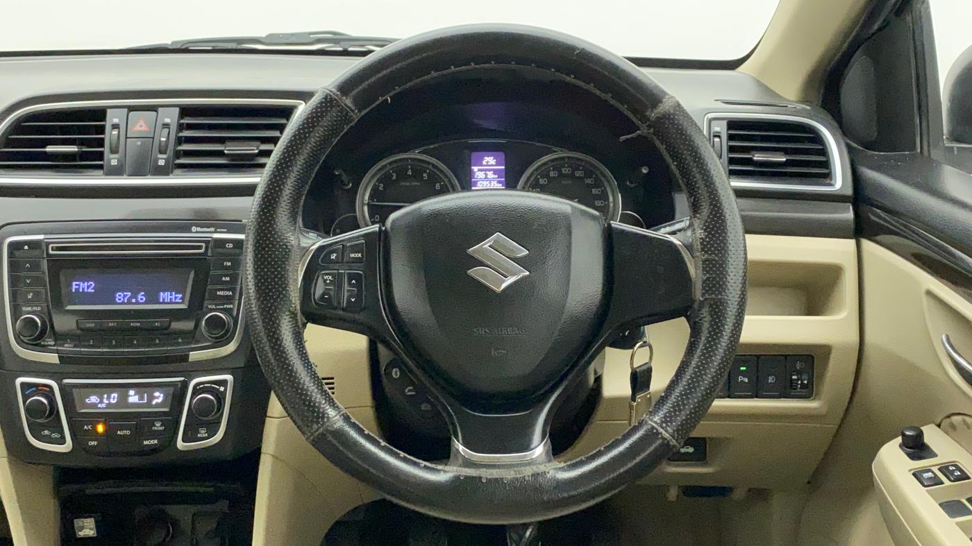 2015 Maruti Ciaz VXI+, Petrol, Manual, 1,09,884 km, Steering Wheel Close Up