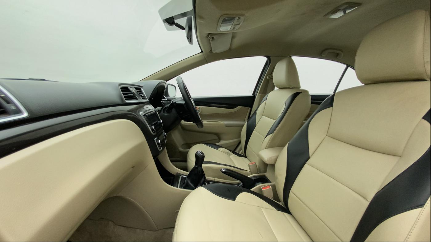 2015 Maruti Ciaz VXI+, Petrol, Manual, 1,09,884 km, Right Side Front Door Cabin