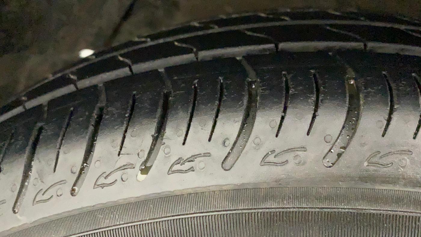 2015 Maruti Ciaz VXI+, Petrol, Manual, 1,09,884 km, Left Front Tyre Tread