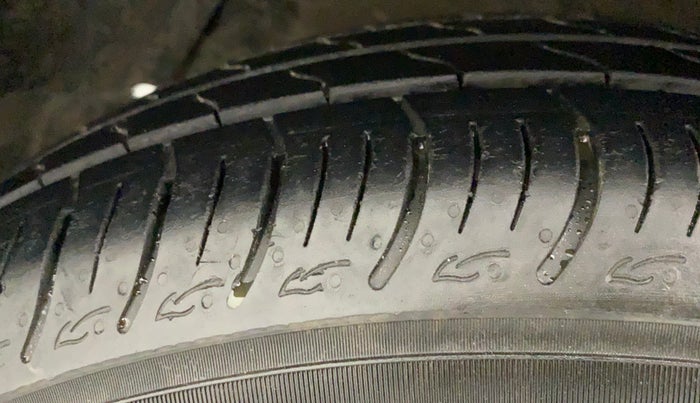 2015 Maruti Ciaz VXI+, Petrol, Manual, 1,09,884 km, Left Front Tyre Tread