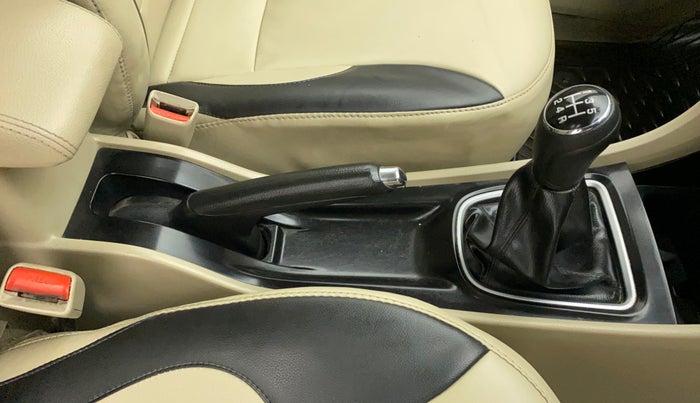 2015 Maruti Ciaz VXI+, Petrol, Manual, 1,09,884 km, Gear Lever