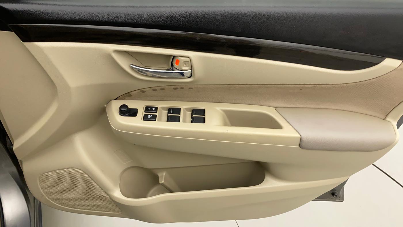 2015 Maruti Ciaz VXI+, Petrol, Manual, 1,09,884 km, Driver Side Door Panels Control