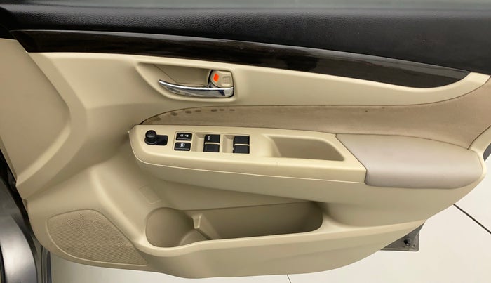 2015 Maruti Ciaz VXI+, Petrol, Manual, 1,09,884 km, Driver Side Door Panels Control