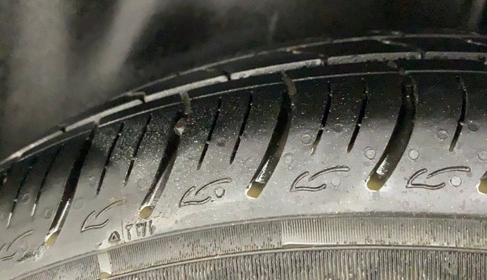 2015 Maruti Ciaz VXI+, Petrol, Manual, 1,09,884 km, Left Rear Tyre Tread