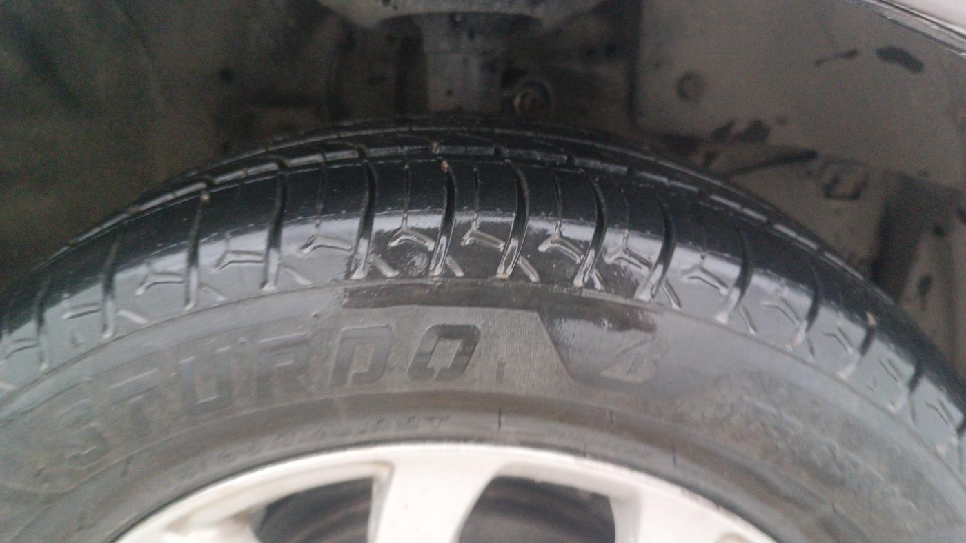 2015 Honda Amaze 1.2L I-VTEC VX, Petrol, Manual, 1,23,697 km, Right Front Tyre Tread