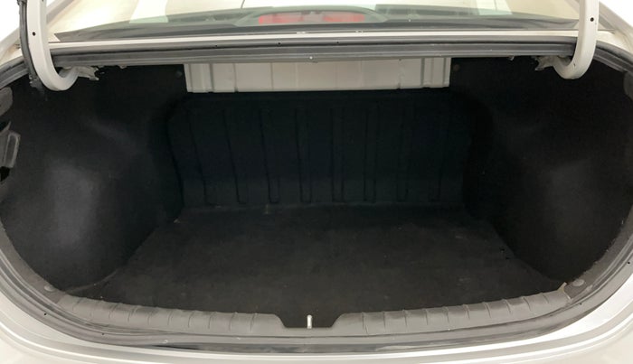 2018 Hyundai Verna 1.6 VTVT SX O, Petrol, Manual, 48,583 km, Boot Inside