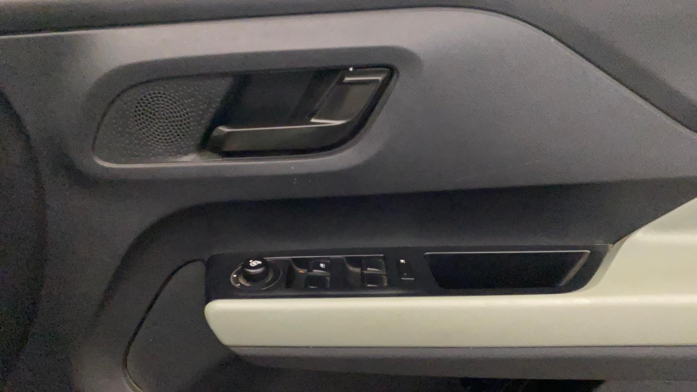 2022 Tata PUNCH ADVENTURE RHYTHM PACK MT, Petrol, Manual, 81,481 km, Driver Side Door Panels Control