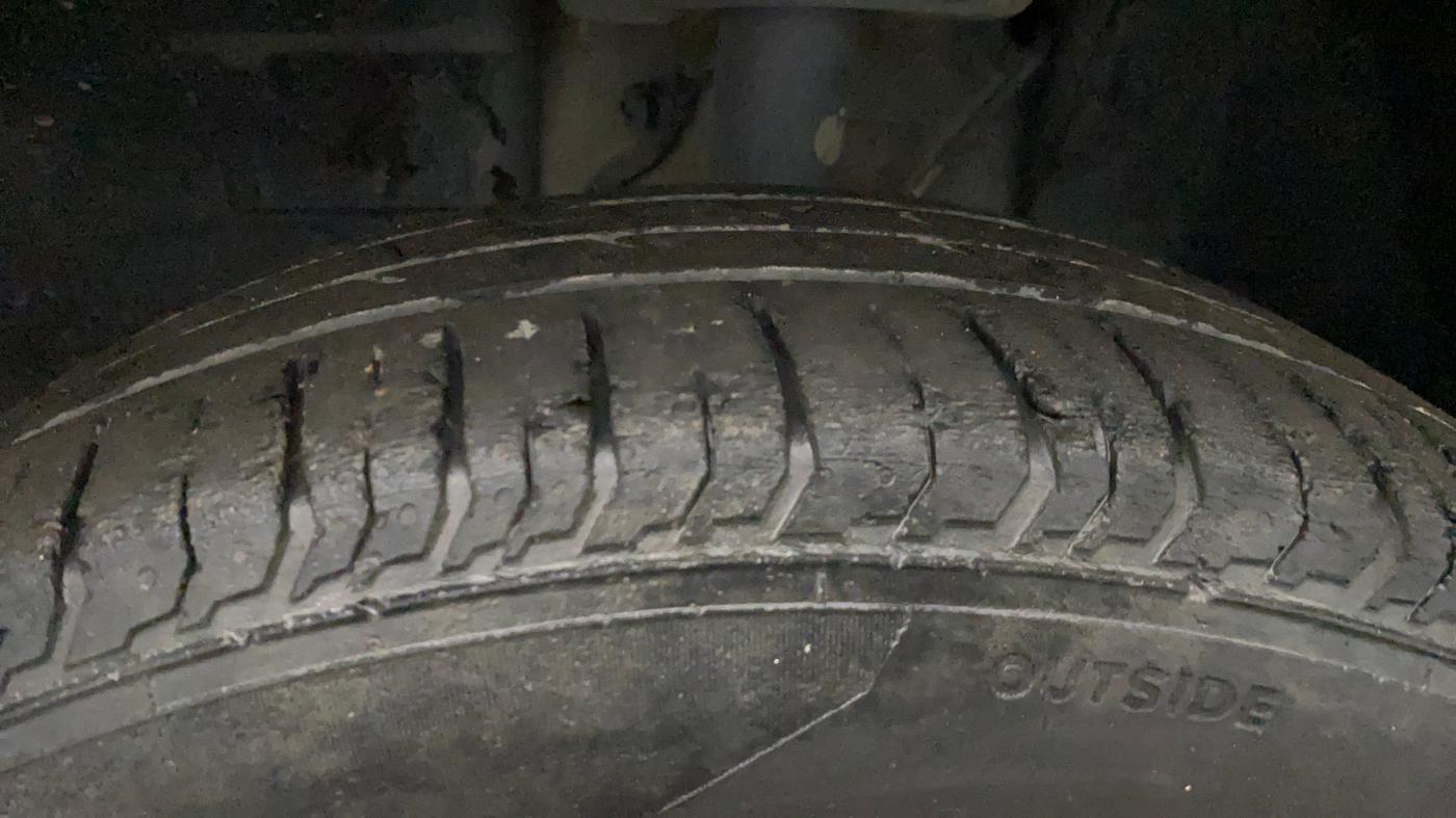 2022 Tata PUNCH ADVENTURE RHYTHM PACK MT, Petrol, Manual, 81,481 km, Left Front Tyre Tread