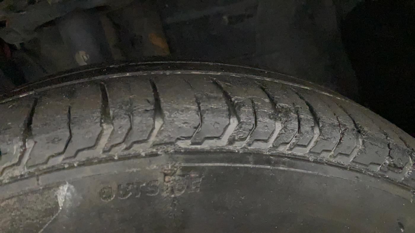 2022 Tata PUNCH ADVENTURE RHYTHM PACK MT, Petrol, Manual, 81,481 km, Right Front Tyre Tread
