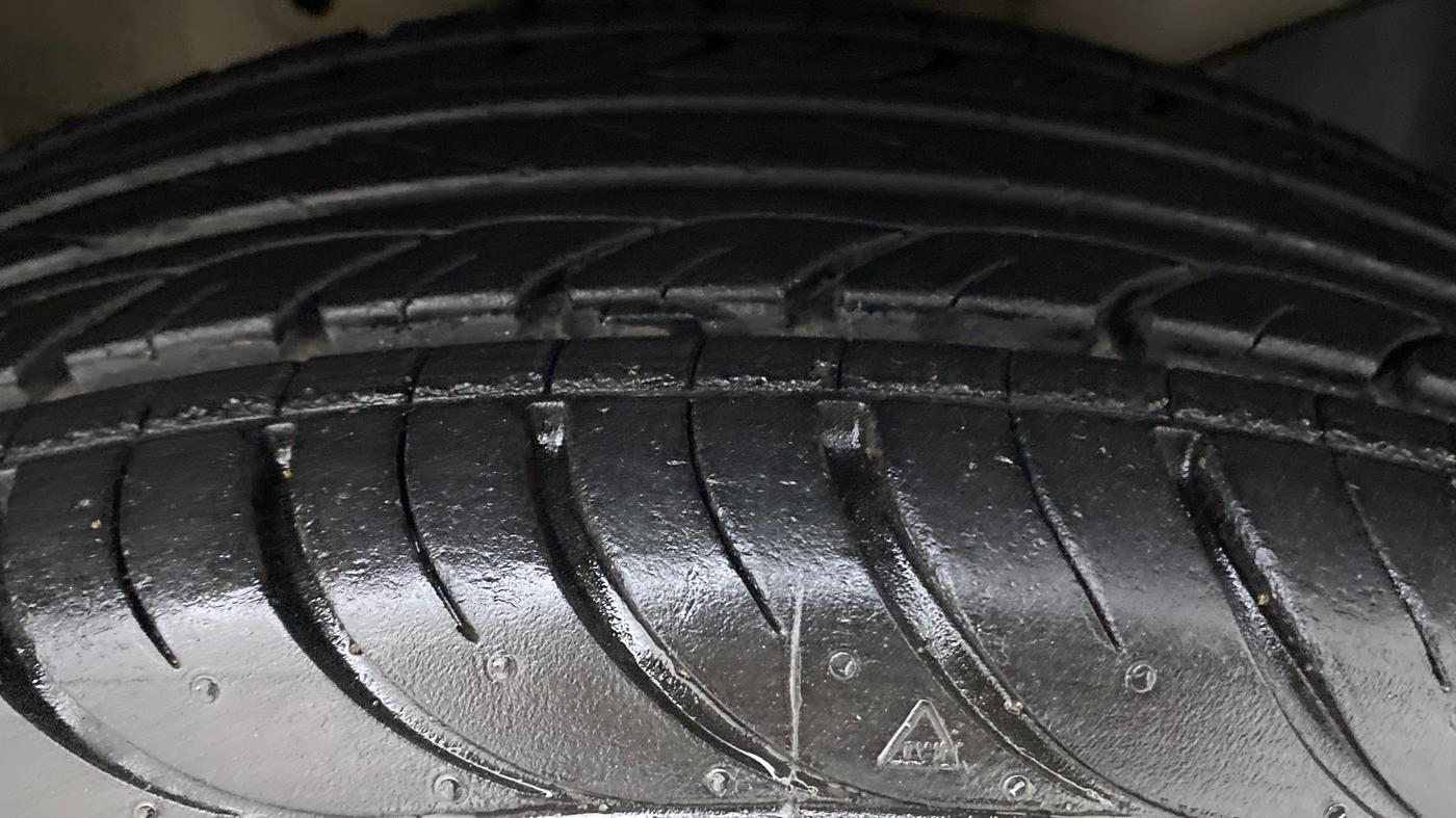 2014 Honda Amaze 1.2 SMT I VTEC, Petrol, Manual, 39,127 km, Right Front Tyre Tread