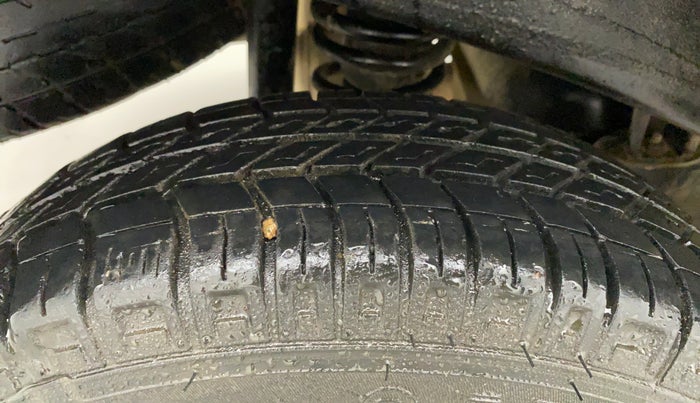 2014 Maruti Eeco 5 STR WITH A/C+HTR, CNG, Manual, 29,224 km, Right Rear Tyre Tread