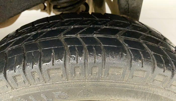 2014 Maruti Eeco 5 STR WITH A/C+HTR, CNG, Manual, 29,224 km, Left Rear Tyre Tread