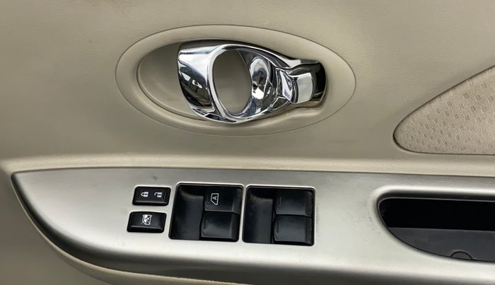 2014 Nissan Micra XV CVT, Petrol, Automatic, 43,978 km, Right front window switch / handle - Switch/handle not functional