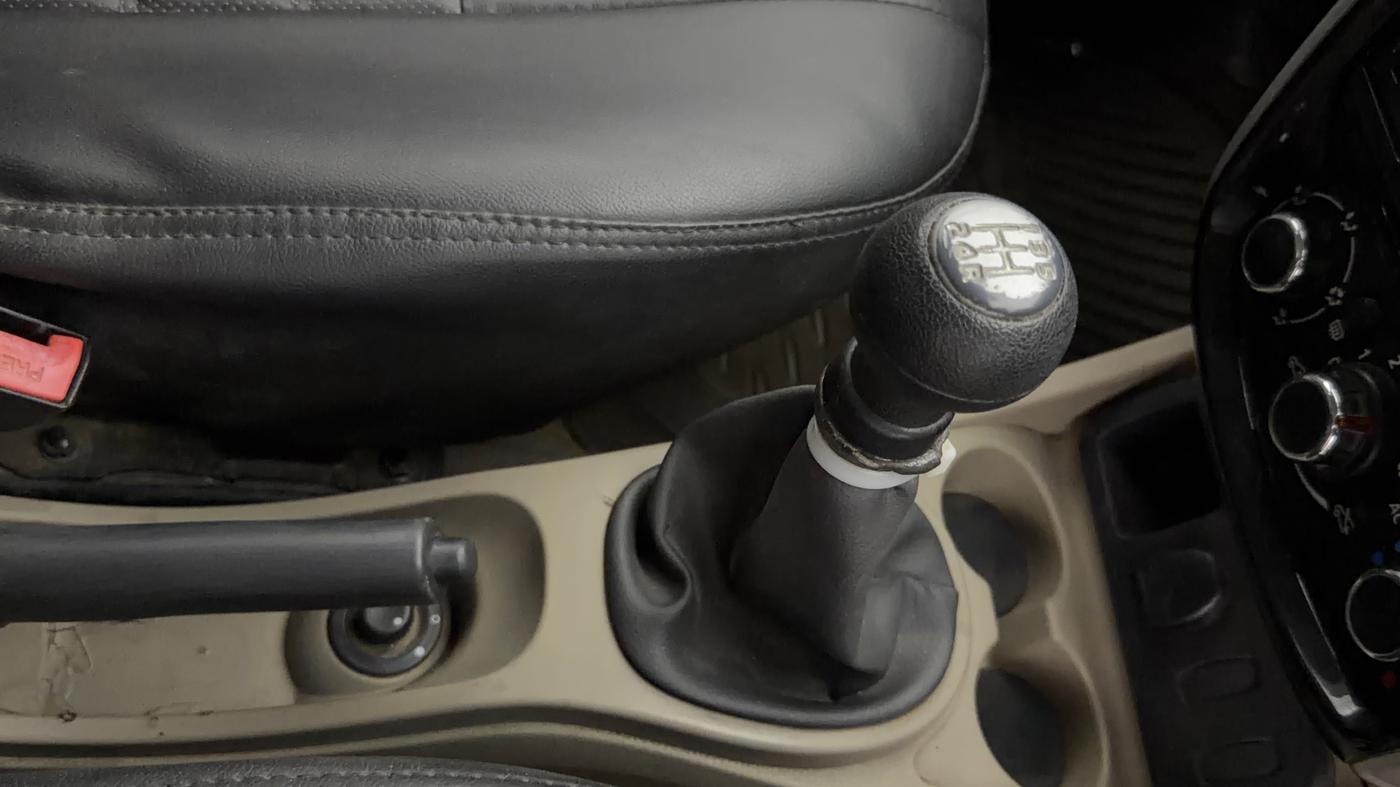 2014 Nissan Terrano XL (P), Petrol, Manual, 60,209 km, Gear Lever