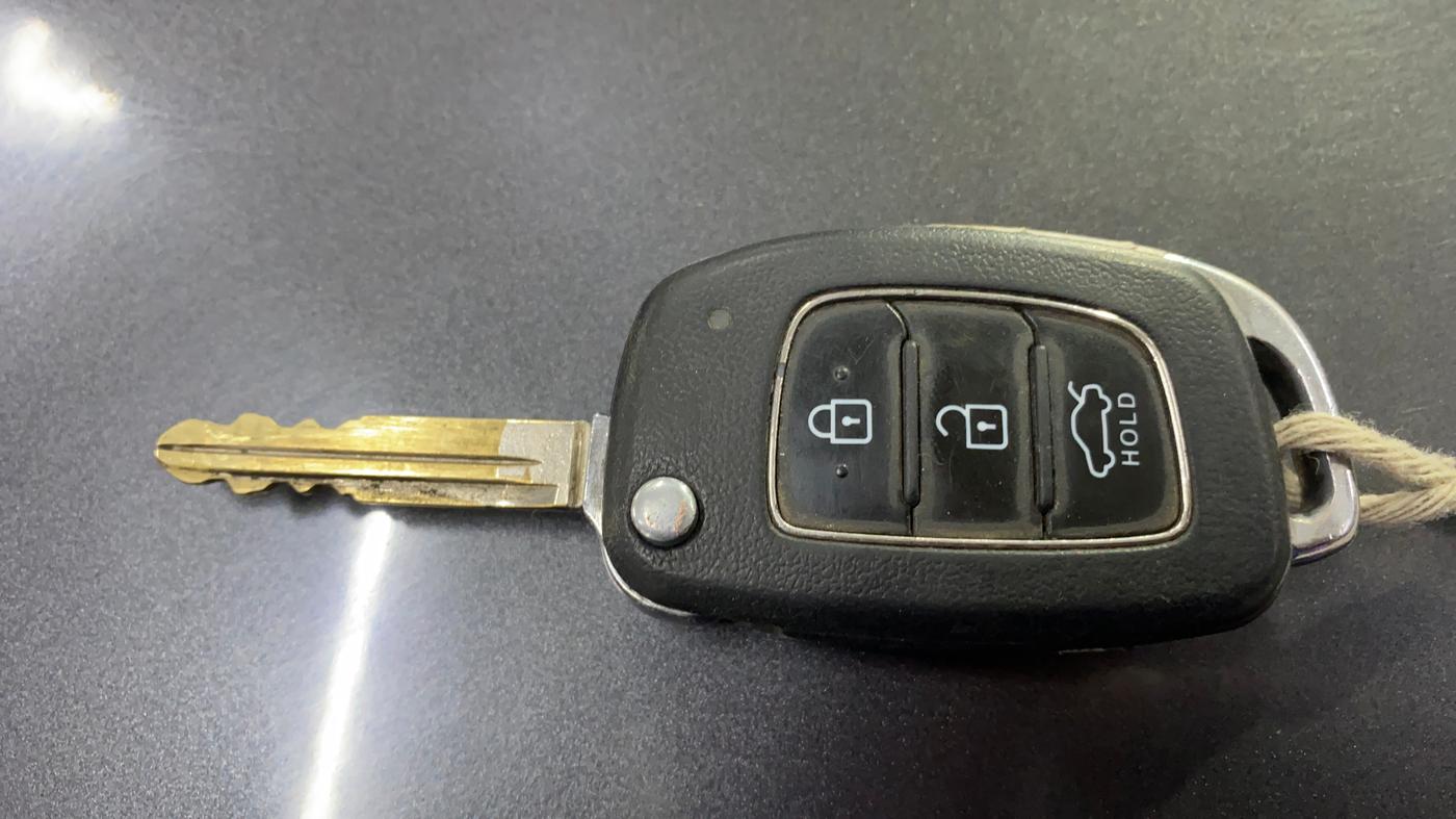 2022 Hyundai AURA S 1.2 CNG, CNG, Manual, 56,765 km, Key Close Up