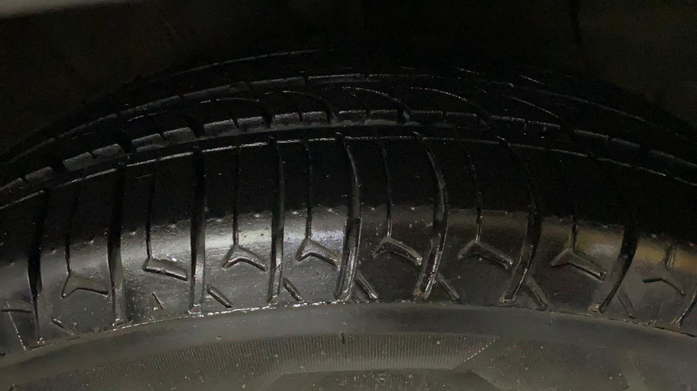 2022 Hyundai AURA S 1.2 CNG, CNG, Manual, 56,765 km, Right Front Tyre Tread