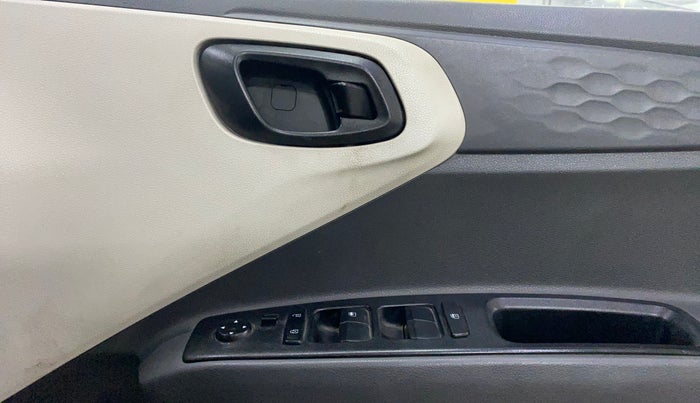 2022 Hyundai AURA S 1.2 CNG, CNG, Manual, 56,755 km, Driver Side Door Panels Control