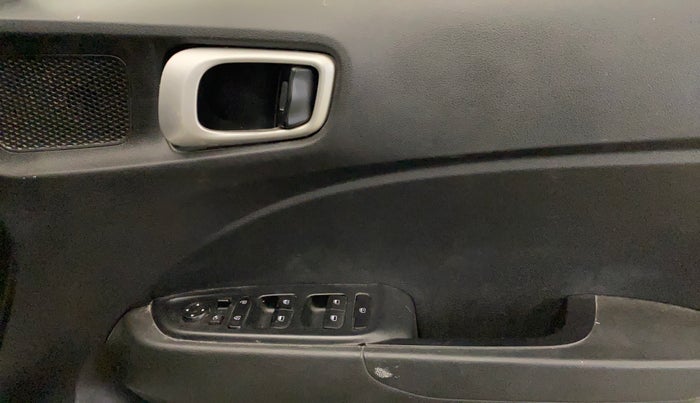 2019 Hyundai VENUE SX 1.0 TURBO, Petrol, Manual, 59,779 km, Driver Side Door Panels Control