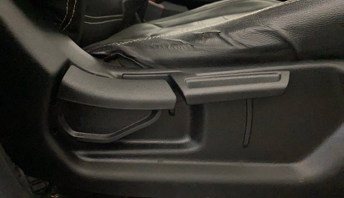 2019 Hyundai VENUE SX 1.0 TURBO, Petrol, Manual, 59,779 km, Driver Side Adjustment Panel