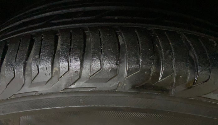 2017 Jeep Compass LIMITED 2.0 DIESEL, Diesel, Manual, 91,443 km, Left Front Tyre Tread