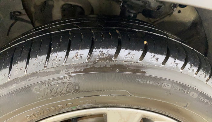 2022 KIA SELTOS HTX IVT 1.5 PETROL, Petrol, Automatic, 61,271 km, Left Front Tyre Tread